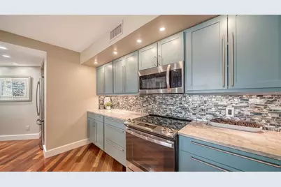 1111 N Gulfstream Avenue #4E, Sarasota, FL 34236 - Photo 9