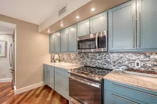 1111 N Gulfstream Ave, Sarasota, FL 34236 - Photo 9