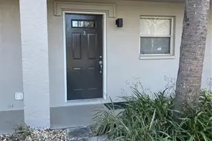 918 La Costa Cir, Sarasota, FL 34237 - Photo 1