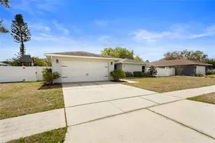 1311 Palmwood Dr, Sarasota, FL 34232 - Photo 3