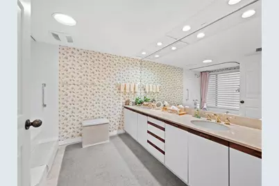 1445 Gulf Of Mexico Drive #103, Longboat Key, FL 34228 - Photo 29