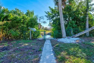 612 Frances St, Nokomis, FL 34275 - Photo 53