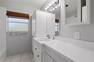 2227 Grove St, Sarasota, FL 34239 - Photo 15