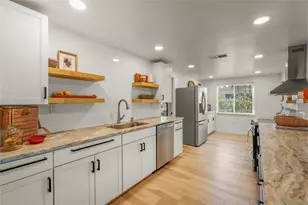 401 Picasso Dr, Nokomis, FL 34275 - Photo 13