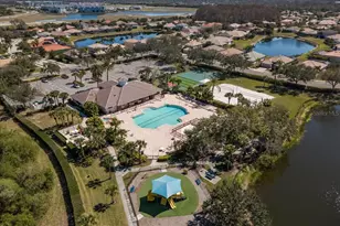 923 Fairwaycove Ln, Bradenton, FL 34212 - Photo 45