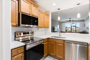 923 Fairwaycove Ln, Bradenton, FL 34212 - Photo 7