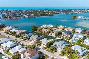 605 North Point Dr, Holmes Beach, FL 34217 - Photo 87