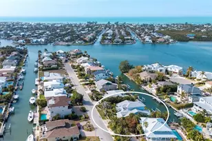 605 North Point Dr, Holmes Beach, FL 34217 - Photo 3