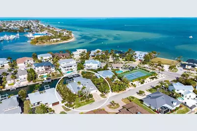 605 N Point Drive, Holmes Beach, FL 34217 - Photo 3