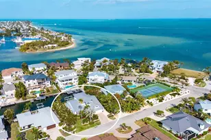 605 North Point Dr, Holmes Beach, FL 34217 - Photo 3