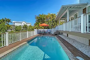 605 North Point Dr, Holmes Beach, FL 34217 - Photo 75