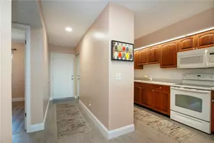 802 Bahia Del Sol Dr, Ruskin, FL 33570 - Photo 25