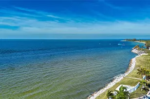 802 Bahia Del Sol Dr, Ruskin, FL 33570 - Photo 1