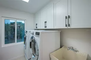 4938 Commonwealth Dr, Sarasota, FL 34242 - Photo 35