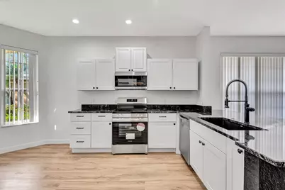 5035 Lakescene Place, Sarasota, FL 34243 - Photo 9