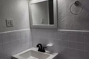 3925 Omega Ln, Sarasota, FL 34235 - Photo 13