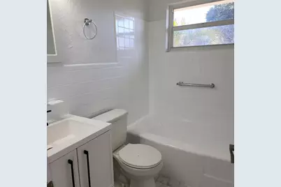 3925 Omega Lane, Sarasota, FL 34235 - Photo 5