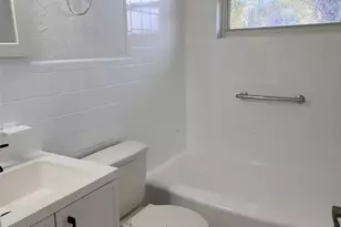 3925 Omega Ln, Sarasota, FL 34235 - Photo 5