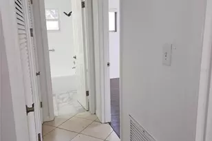 3925 Omega Ln, Sarasota, FL 34235 - Photo 15