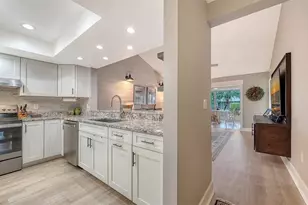 4312 Dresden Ln, Sarasota, FL 34233 - Photo 7