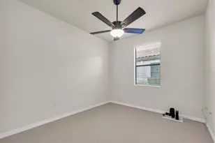 319 Whispering Palms Ln, Bradenton, FL 34212 - Photo 25