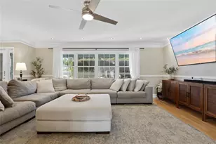 3827 Sugar Ln, Sarasota, FL 34235 - Photo 11