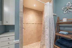 836 Magellan Dr, Sarasota, FL 34243 - Photo 29