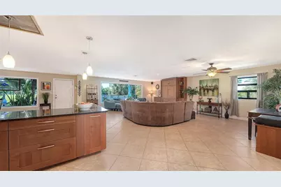 836 Magellan Drive, Sarasota, FL 34243 - Photo 5