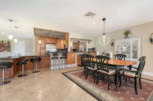 836 Magellan Dr, Sarasota, FL 34243 - Photo 15