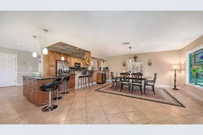 836 Magellan Drive, Sarasota, FL 34243 - Photo 9