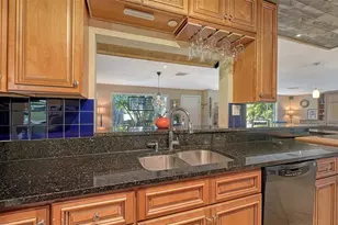 836 Magellan Dr, Sarasota, FL 34243 - Photo 23