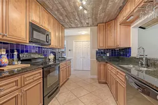 836 Magellan Dr, Sarasota, FL 34243 - Photo 21