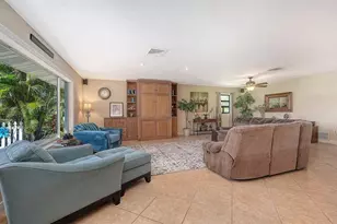 836 Magellan Dr, Sarasota, FL 34243 - Photo 5