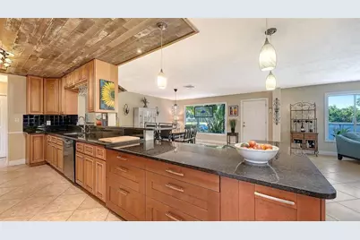 836 Magellan Drive, Sarasota, FL 34243 - Photo 15