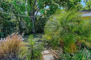 836 Magellan Dr, Sarasota, FL 34243 - Photo 37