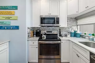 1169 W Peppertree Dr, Sarasota, FL 34242 - Photo 11