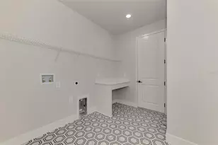 2821 Marrakesh Ln, Sarasota, FL 34234 - Photo 33