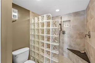 631 Alhambra Rd, Venice, FL 34285 - Photo 23