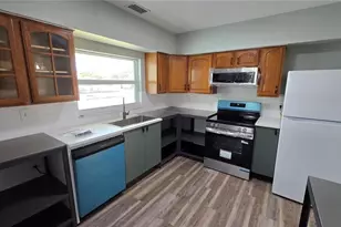 2001 St George Dr, Bradenton, FL 34208 - Photo 5