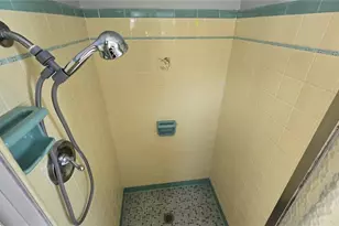 2001 St George Dr, Bradenton, FL 34208 - Photo 11