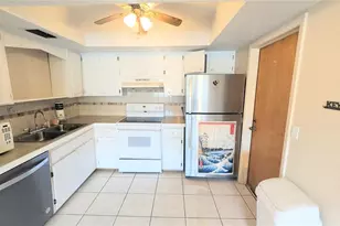 360 Base Ave E, Venice, FL 34285 - Photo 7