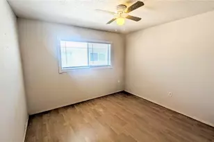 360 Base Ave E, Venice, FL 34285 - Photo 11