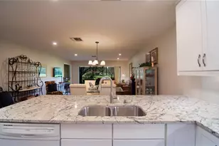 5635 Golf Pointe Dr, Sarasota, FL 34243 - Photo 5