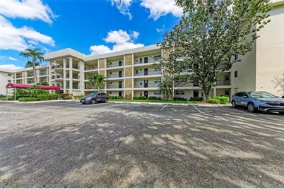 7461 W Country Club Drive N #409, Sarasota, FL 34243 - Photo 3