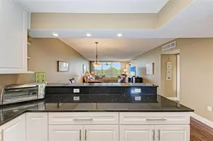 7461 W Country Club Dr N, Sarasota, FL 34243 - Photo 13