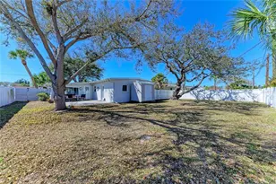 817 Harbor Dr S, Venice, FL 34285 - Photo 17