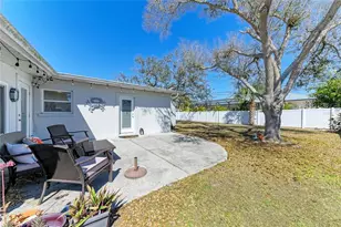 817 Harbor Dr S, Venice, FL 34285 - Photo 17