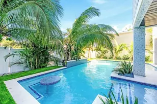 2403 Avenue C, Bradenton Beach, FL 34217 - Photo 3