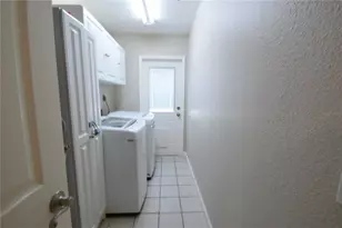 306 Bailey Ln, Sarasota, FL 34237 - Photo 19