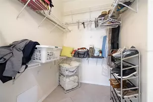 7135 Queen Palm Cir, Sarasota, FL 34243 - Photo 11